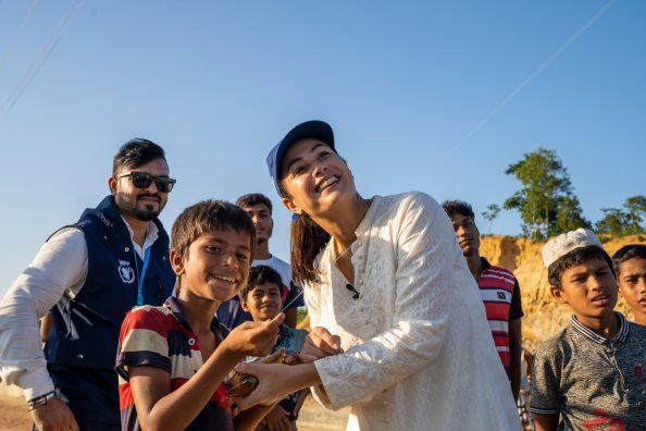 Фото: ВПП / Фотогалерея, Посол доброй воли ВПП и Арабская звезда - Хенд Сабри посетила сегодня беженцев Рохингья в Бангладеш