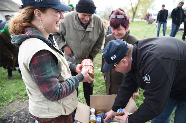 Всемирная продовольственная программа продолжит предоставление продовольственной помощи на востоке Украины до конца 2016 года