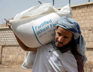 Халид ежемесячно получает продовольственную помощь от ВПП ООН. Фото: ВПП ООН/Аннабель Симингтон