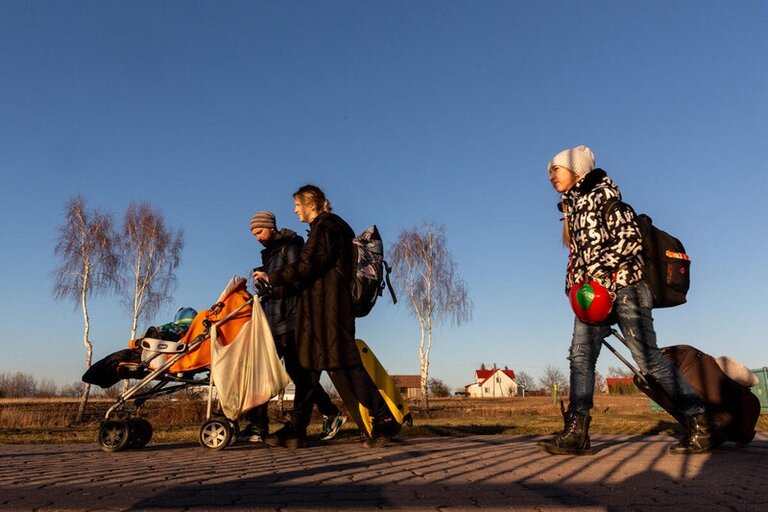 Население идет в Польшу из границ Украины