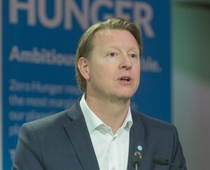 Президент компании Ericsson Ханс Вестберг получил награду от ВПП ООН