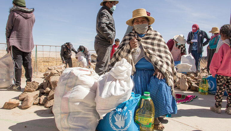 Эустакия из коренной общины Уру-Мурато. ВПП ООН оказала помощь уязвимым слоям населения в Оруро, Ла-Пасе и Кочабамбе в рамках программ «Продовольствие в обмен за активы» в Боливии. ВПП ООН/Морелия Эростеги